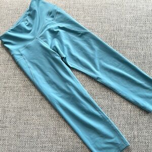 Old Navy 7/8 Go Dry Workout Leggings